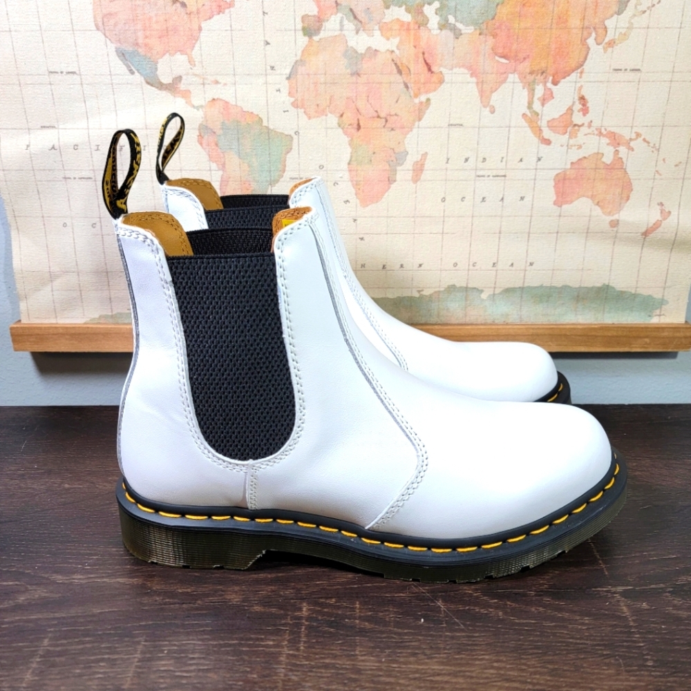 BRAND NEW Dr. Martens 2976 Chelsea Boot Women's Size 10.0